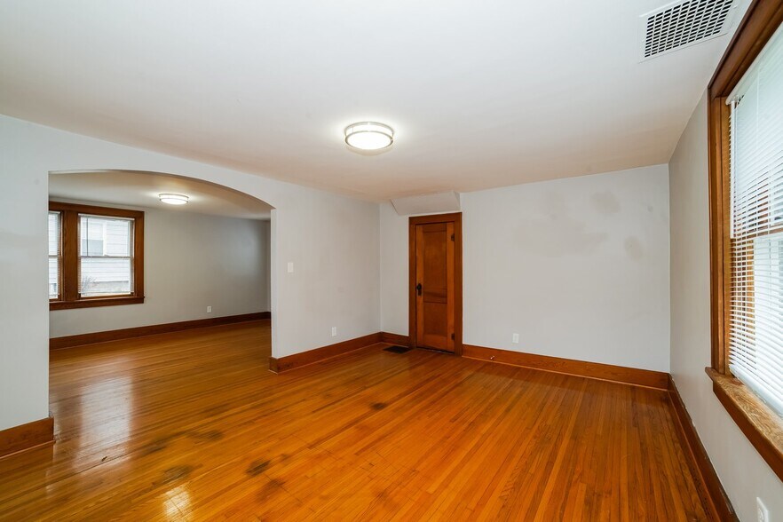 Building Photo - 306 Eldridge St