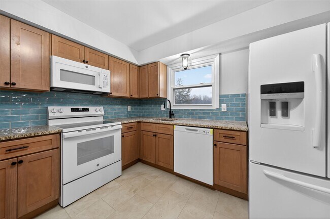 Building Photo - 67 Strecker Rd