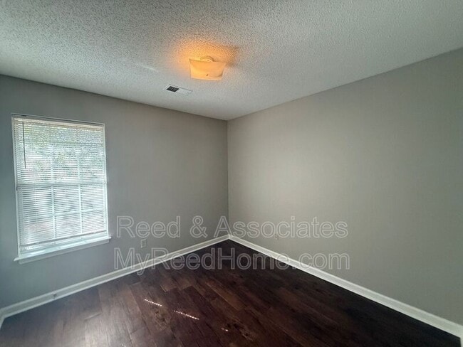 Building Photo - 70 Clear Springs Dr