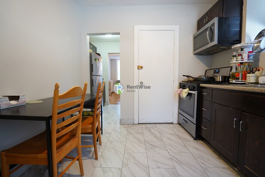 Building Photo - 146 Chiswick Rd