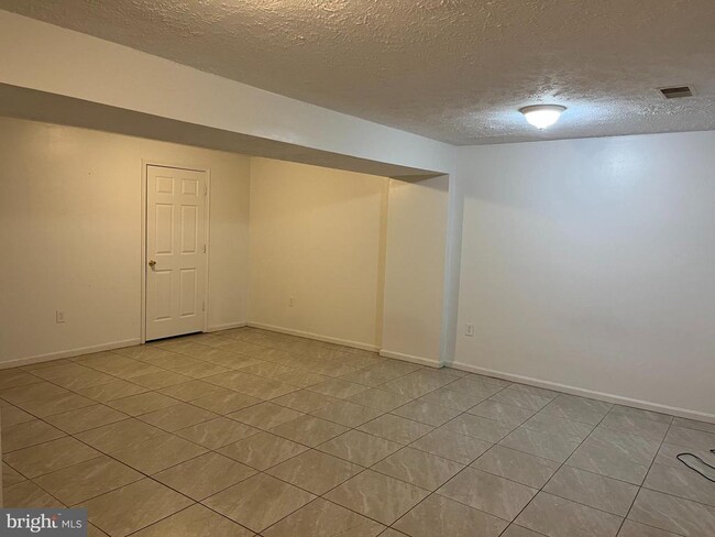 Building Photo - 14684 Cloverdale Rd