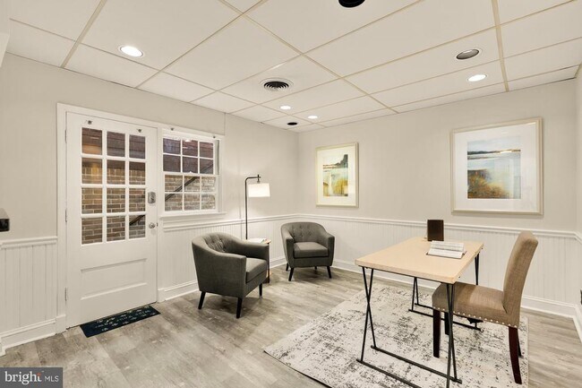 Building Photo - 11000 Rosemont Dr