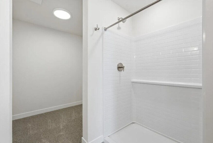 Building Photo - 290 Santa Maria Dr