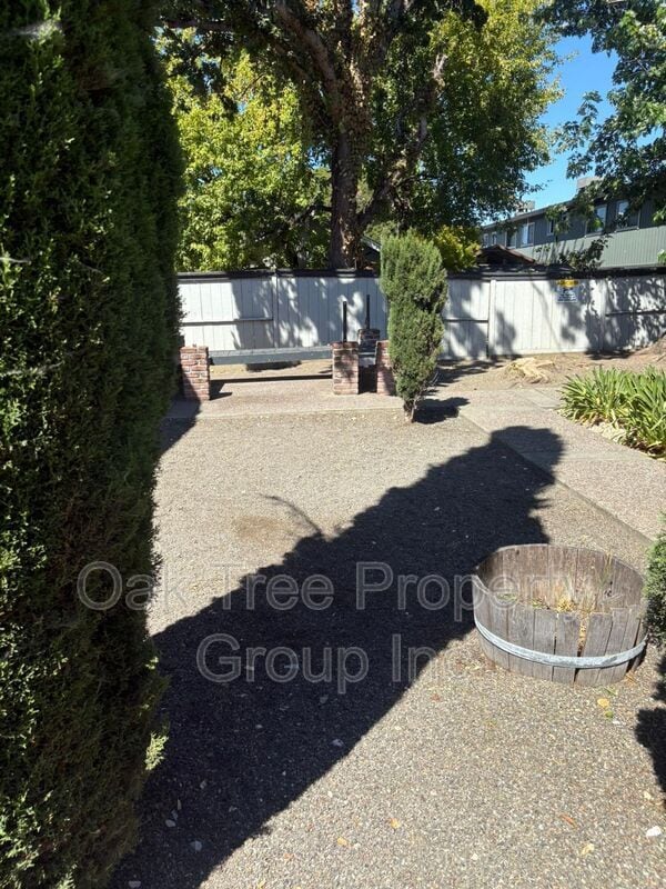 Building Photo - 625 F St