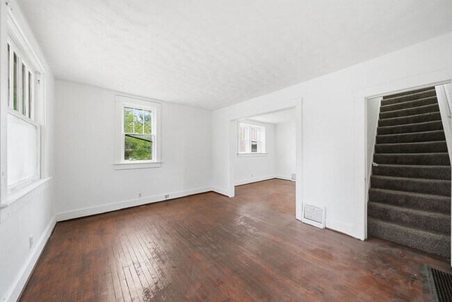 Building Photo - 1211 Emily St