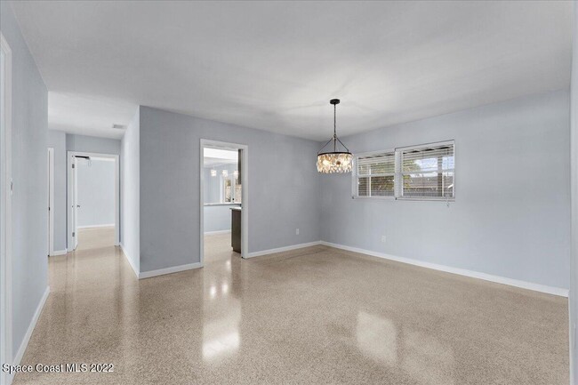 Building Photo - 215 Marion St