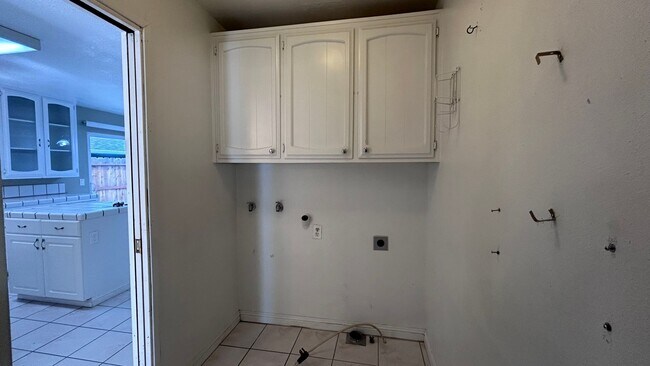 Building Photo - 1505 Bandera Ln