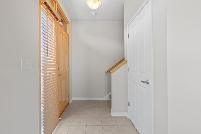 Building Photo - 731 Mercer St