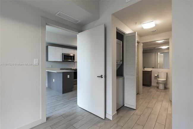 Building Photo - 321 NE 26th St