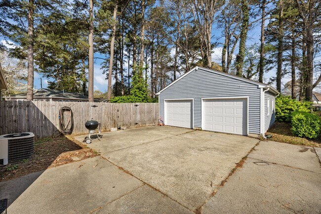 Building Photo - Quiet 3-Bedroom Home with Spacious Garage – Convenient Chesapeake Location