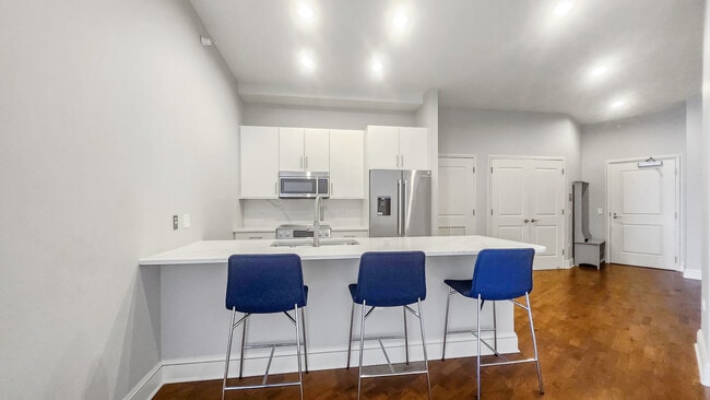 Building Photo - 850 N Lake Shore Dr