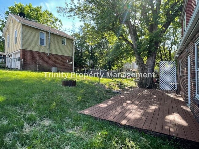 Building Photo - 609 Duff Ave