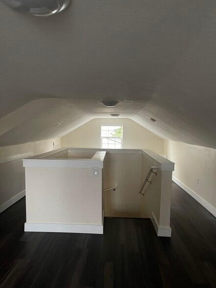 Building Photo - 255 Southview Pl S