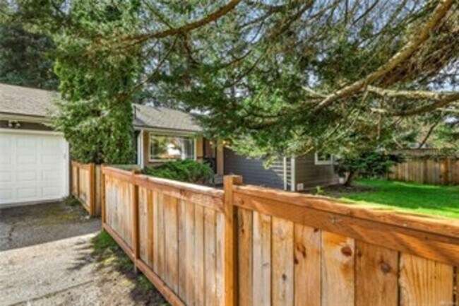 Building Photo - 3247 NE 97th St