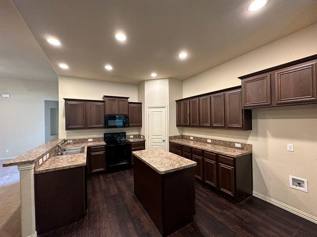Building Photo - 7420 Rose Crest Blvd
