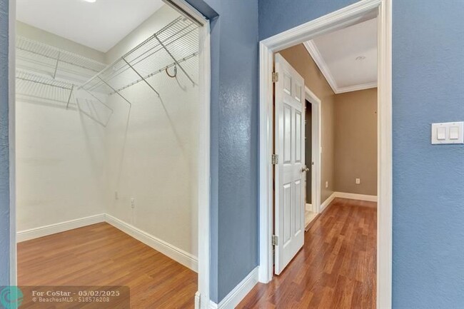 Building Photo - 3315 Merrick Ln