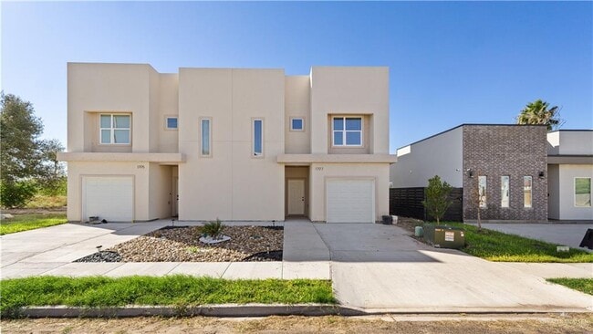 Primary Photo - 12 B W St