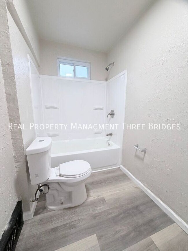 Building Photo - 5533 Grace Ave