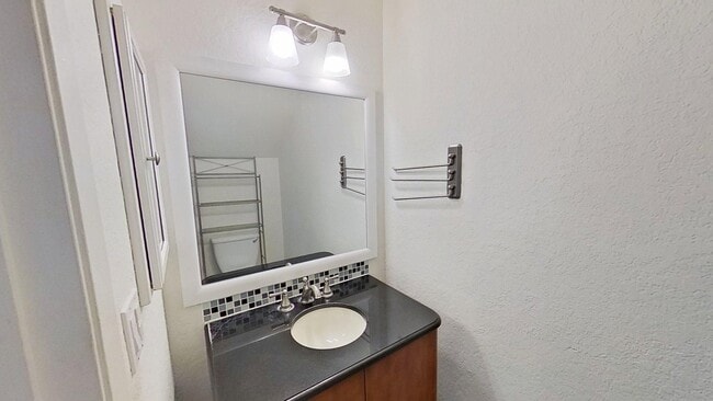 Building Photo - 4670 Ranchview Cir