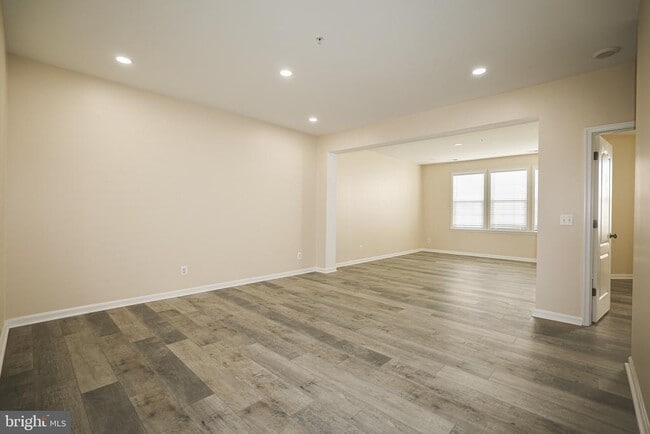 Building Photo - 42309 San Juan Terrace