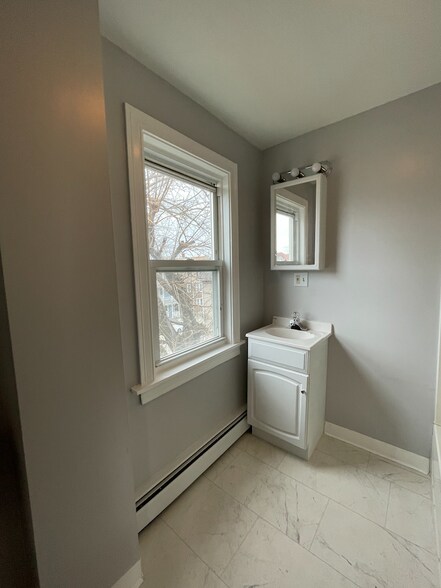 Building Photo - 48 Pekin St