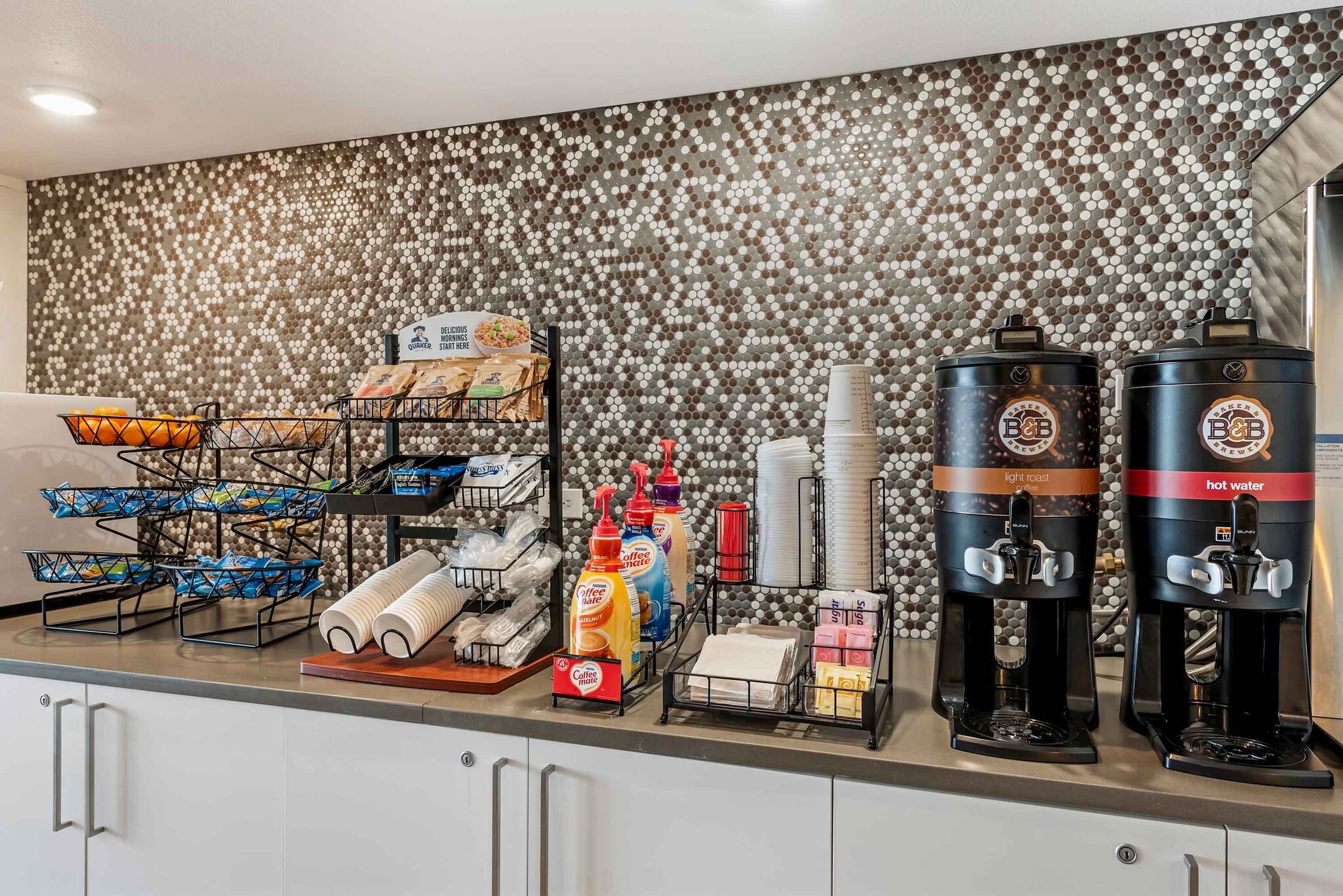 Building Photo - Furnished Studio-Yuma