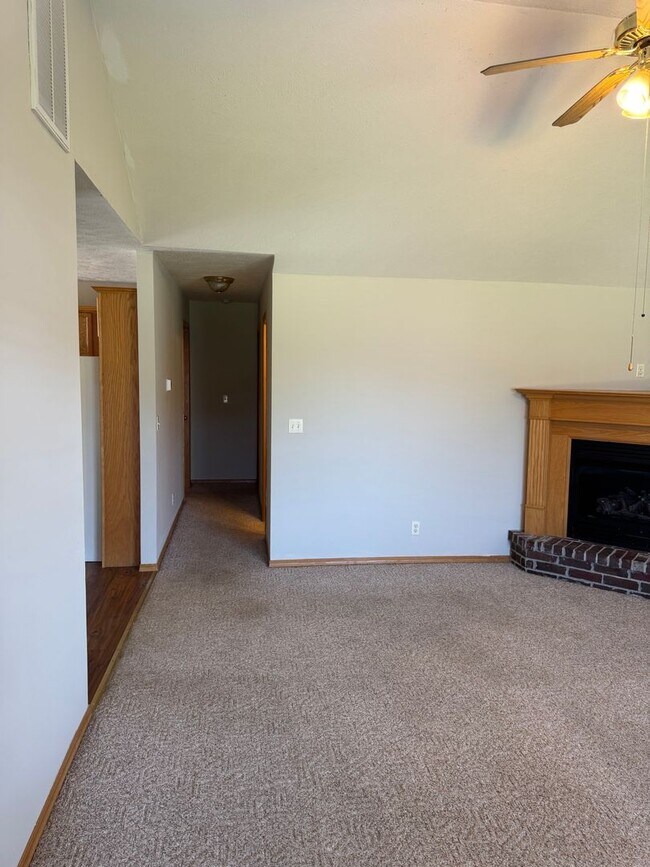 Building Photo - 3805-3807 W Montclair