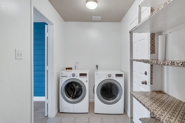 Building Photo - 15807 Little Miss Creek Dr