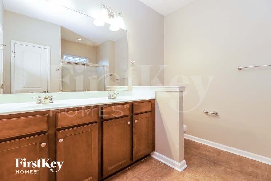 Building Photo - 9023 Hema Ln