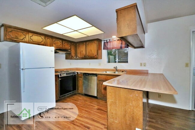 Building Photo - 2272 Wilson Ave