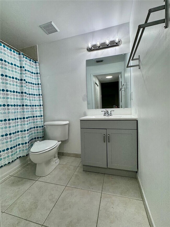 Building Photo - 7290 NW 114th Ave