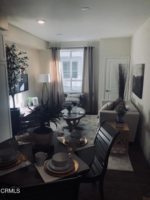 Building Photo - 300 W 9th St