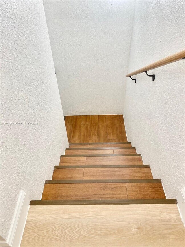 Building Photo - 6568 SW 41st Pl