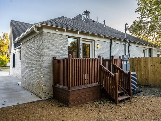 Building Photo - 2721 NW 19th St