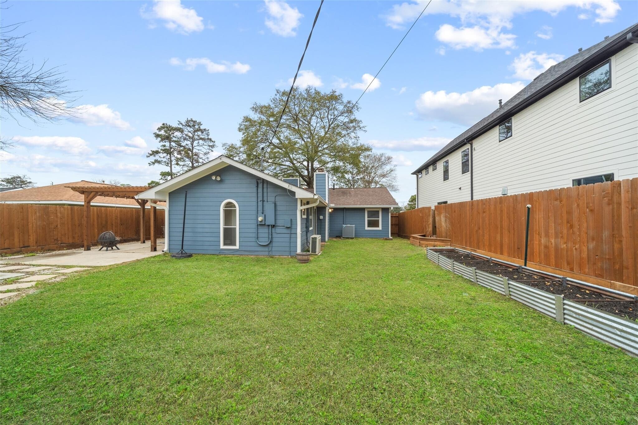 Building Photo - 1309 Martin St
