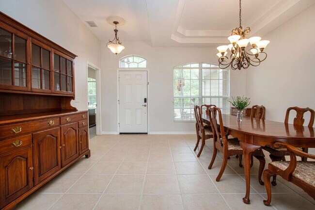 Building Photo - Heritage Harbour Golf Course Home!