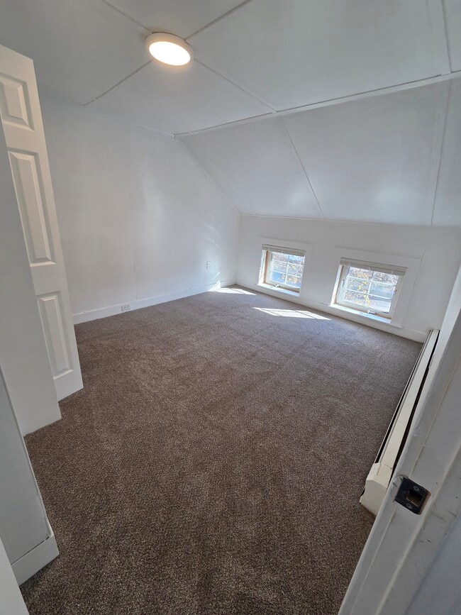 Building Photo - 12 S A St