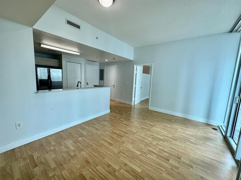 Building Photo - 350 NE 24th St