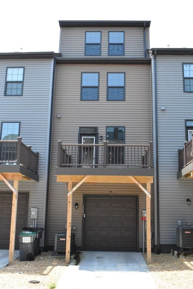 Building Photo - Fantastic Fredericksburg Townhome!