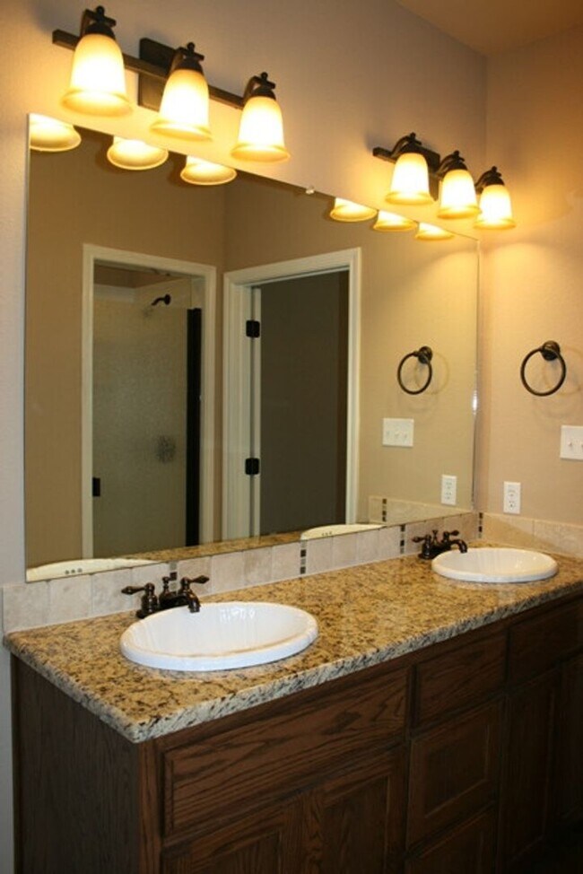 Building Photo - 3017 Stallion Dr