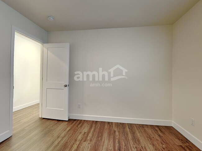 Building Photo - 13918 106th Ave E