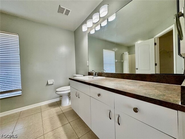 Building Photo - 714 Knox Ave S