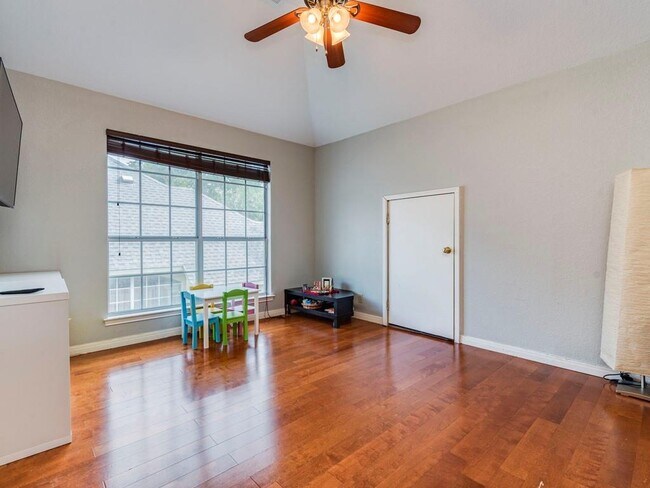 Building Photo - 5847 Back Bay Ln