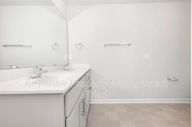 Building Photo - 1122 Banworth Ct