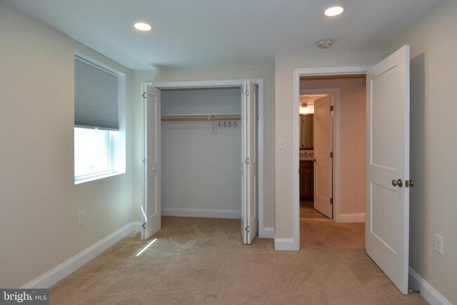 Building Photo - 6127 Brook Dr