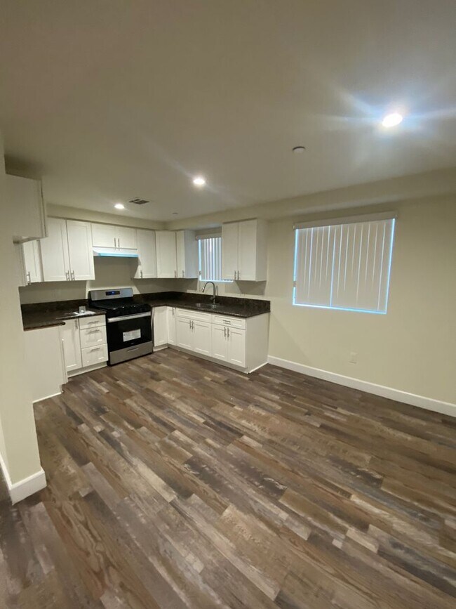 Building Photo - 23(1456,1458)