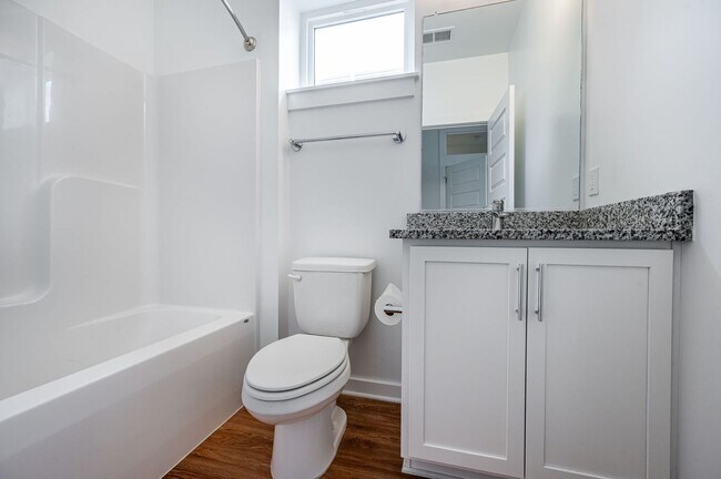 Building Photo - Modern 2 Bedroom Apartment In Manchester D...