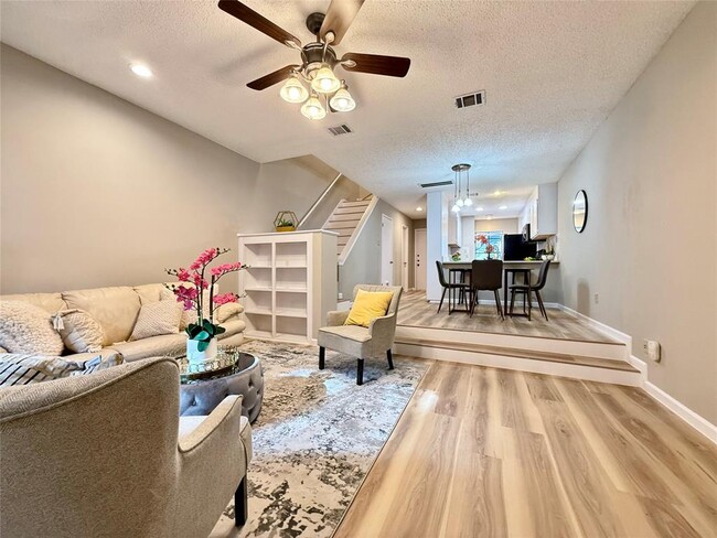 Building Photo - 7122 Wood Hollow Dr