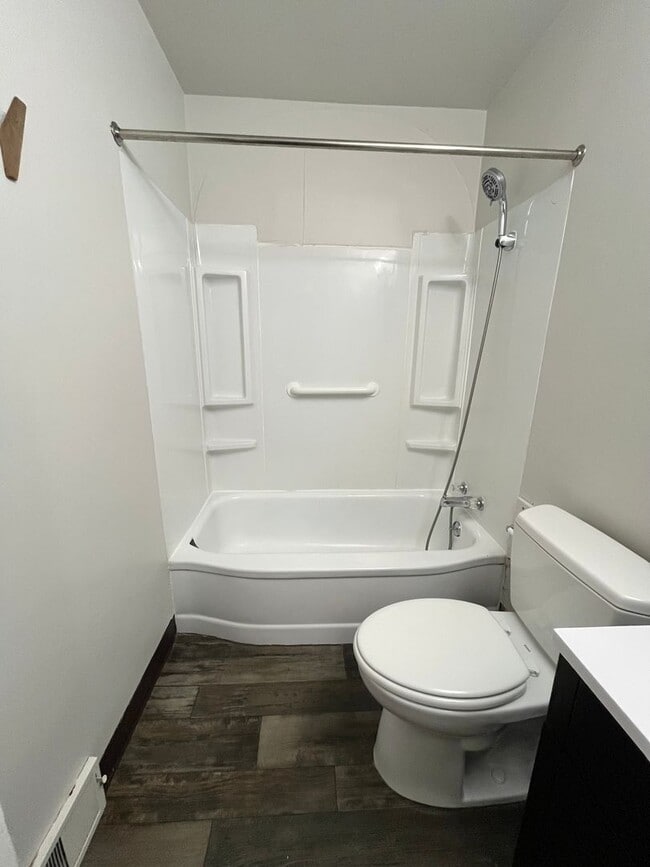 Building Photo - 2 Bed/1 Bath Rental Home!