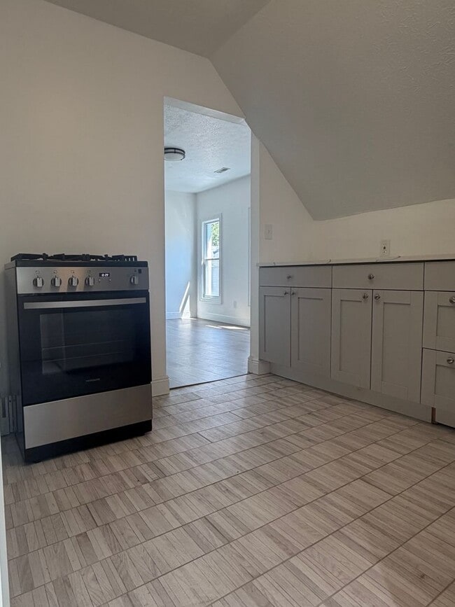 Building Photo - 1308 W 87th St